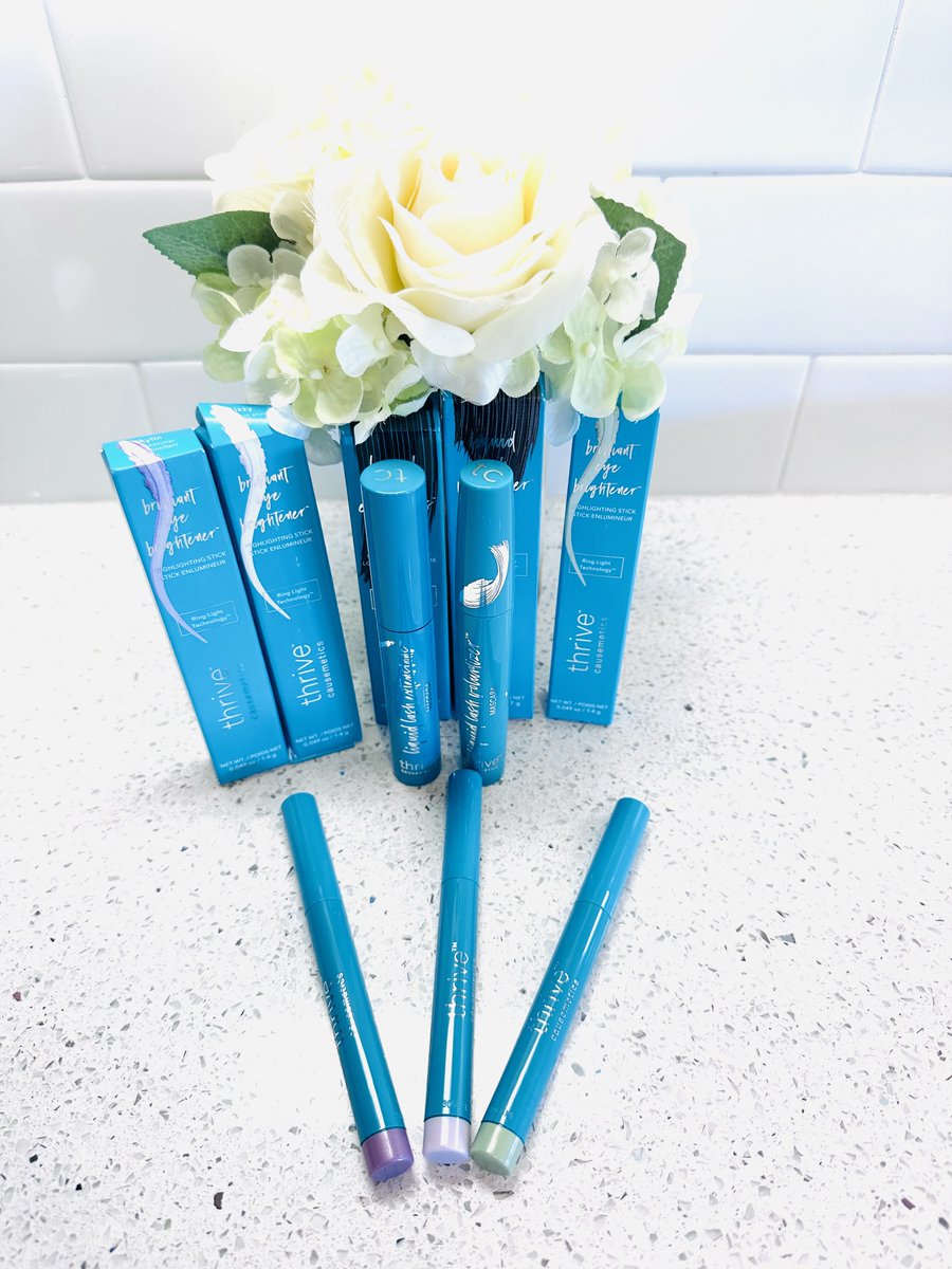 jsismee's tweet image. 🌟 Discover the magic of Thrive Causemetics' Brilliant Eye Brightener and Liquid Lash Mascara Set! Enhance your eyes, achieve stunning lashes, and support a great cause. 

Check out the blog post: tinyurl.com/enhhputn

#ThriveCausemetics #AD #BeautyReview @ThriveCause #Mascara