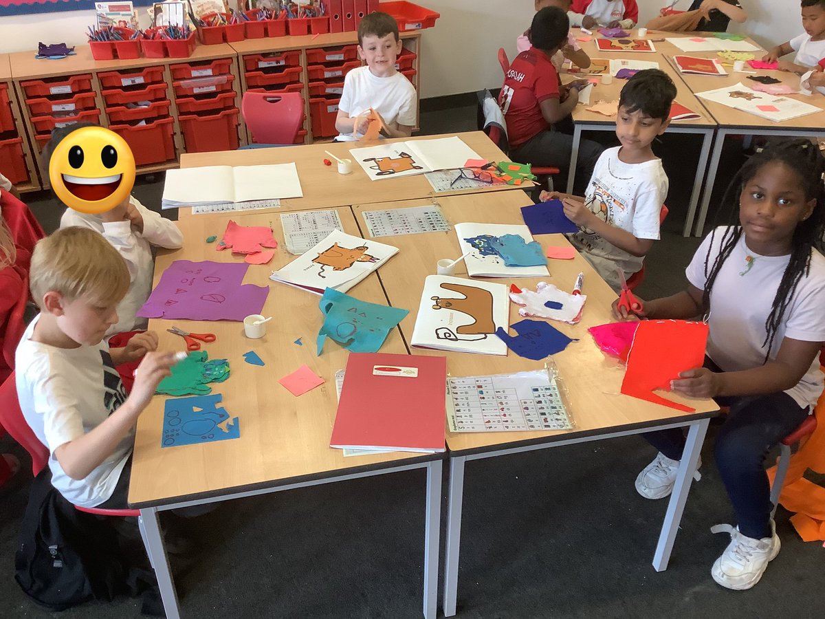 NewParkPrimary's tweet photo. 2L used their sewing skills to make hand puppets today! They really showed off their fantastic imaginations #NP_2L #NP_DT https://t.co/pgJzRp5xB0