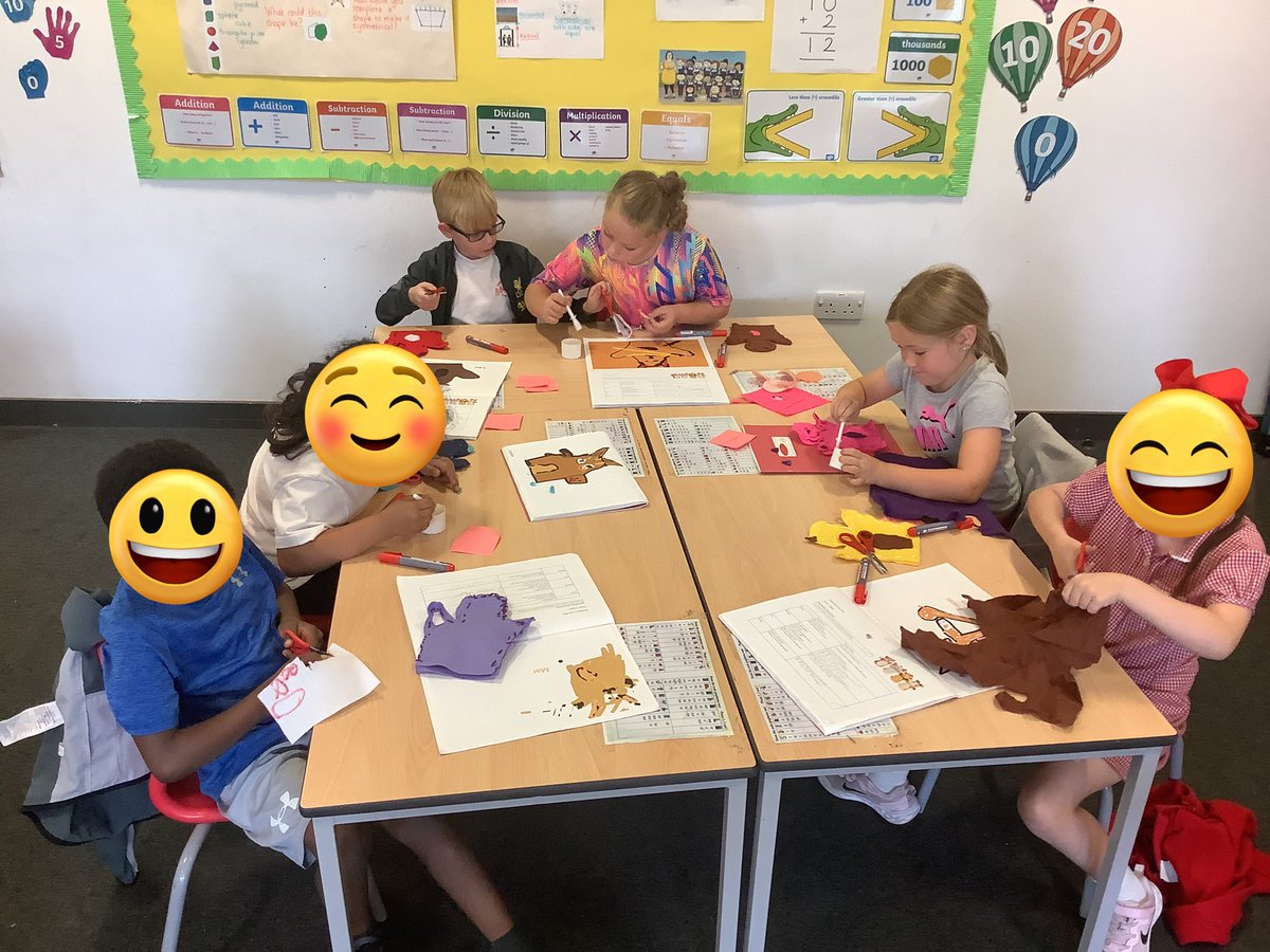 NewParkPrimary's tweet photo. 2L used their sewing skills to make hand puppets today! They really showed off their fantastic imaginations #NP_2L #NP_DT https://t.co/pgJzRp5xB0