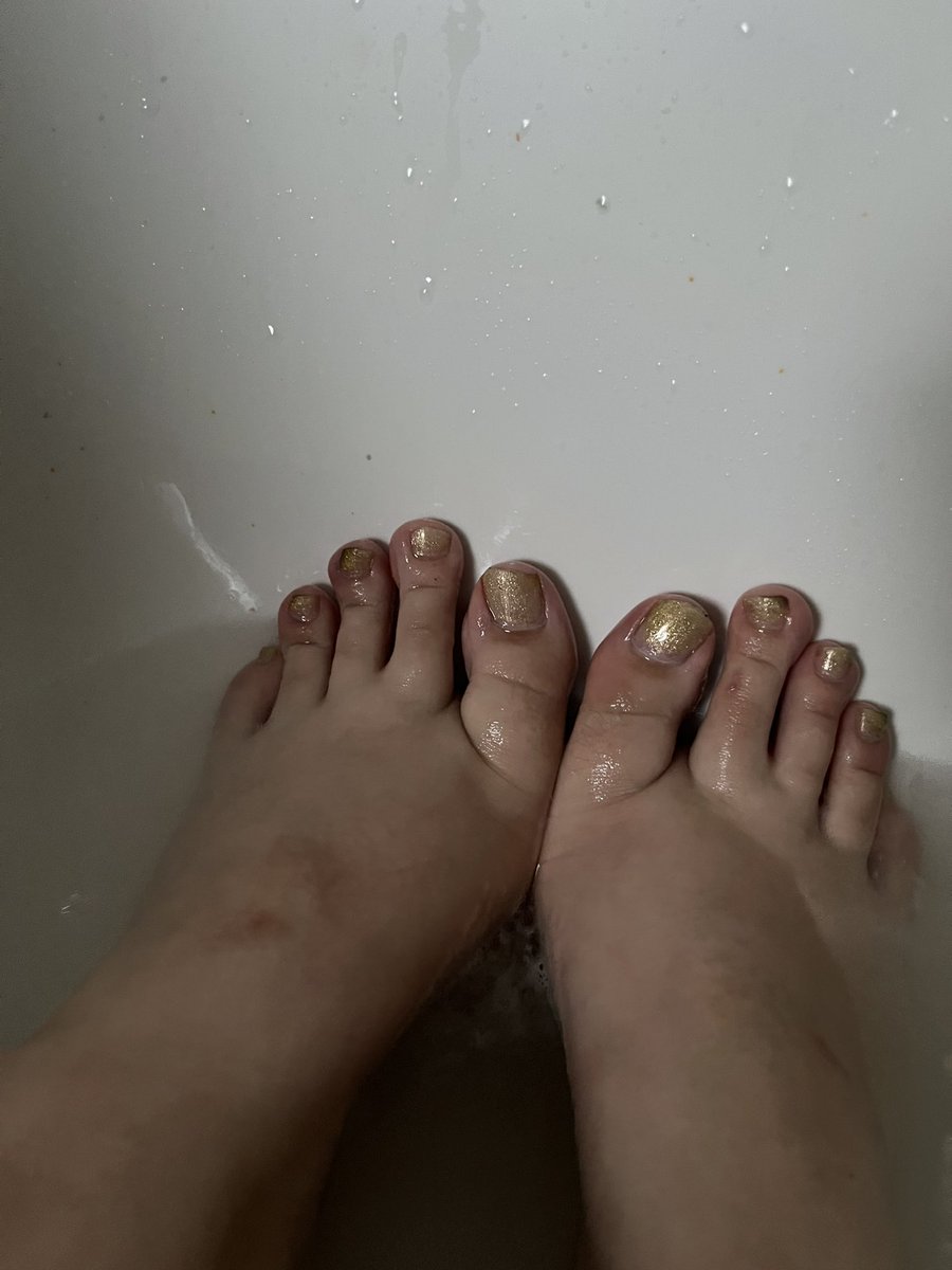 PairedPleasure's tweet photo. Washing the dirty soles #dirtysoles #dirtytoes #nails #wrickledsoles #pairedpleasure #suckmytoes #wetsoles #wetfeet #lickmysoles #batheme #feelmysoles https://t.co/UzZ4Cnp1Ef