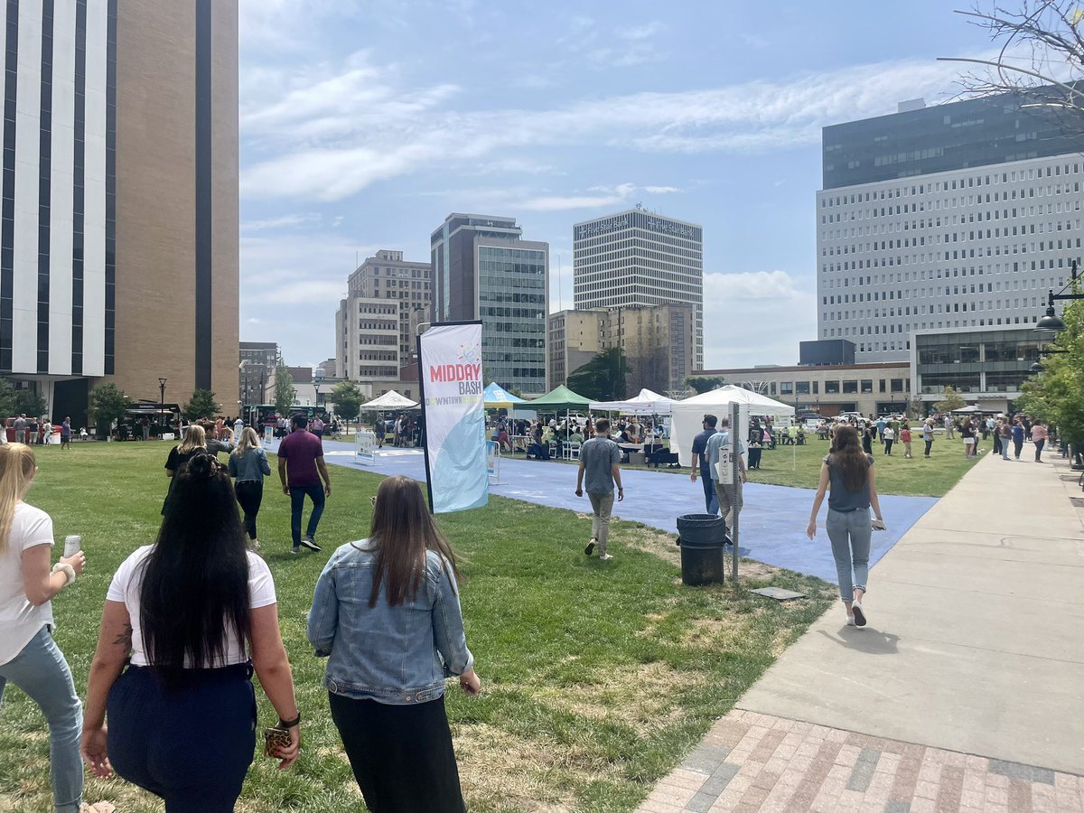 hrosebarry's tweet photo. Lunch at @DowntownRoc’s Midday Bash at Parcel 5, then grabbed a @VeoMobility scooter back to the office. Best day ever. 🎉  #roc https://t.co/VBPScGtp8r