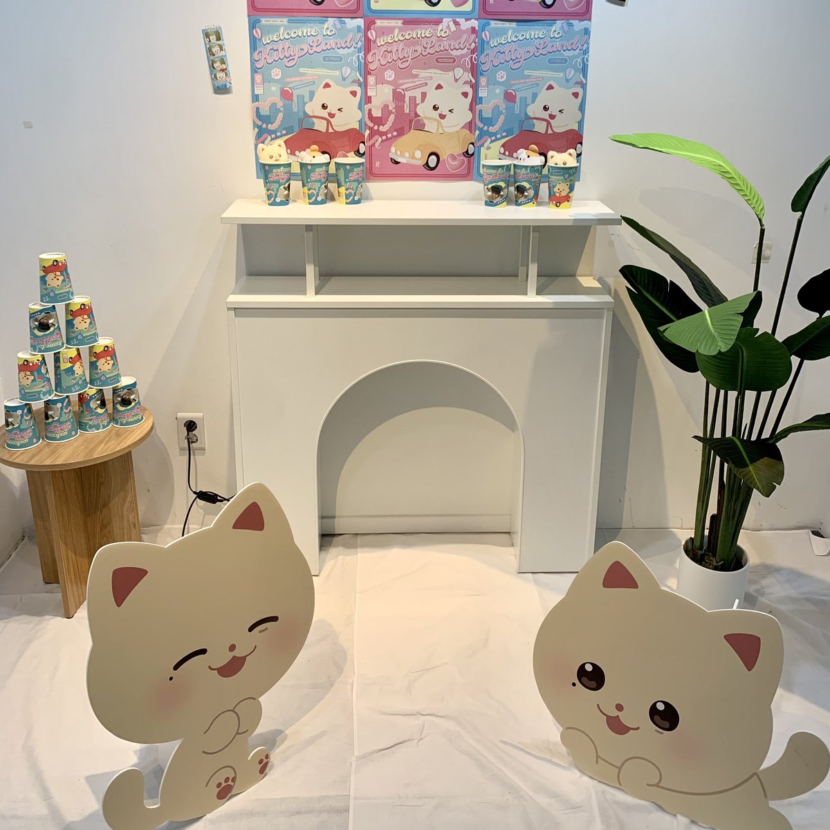 jaengvv's tweet image. #WELCOME_TO_KITTYLAND

최고로 예쁜인성이랑 귀여운 성냥이 구경 잘하고 왔습니다💕