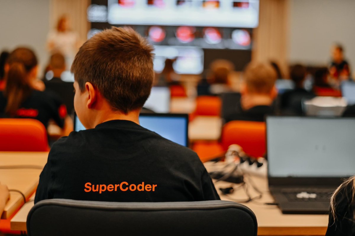crmindrescu's tweet image. WOW🤩 WOW🤩 WOW🤩
Doing coding has never been so tempting as it is today at @OrangeMD Digital Center ✨
Another generation of #SuperCoders raising & ready to rock the digital era 
m.facebook.com/story.php?stor…