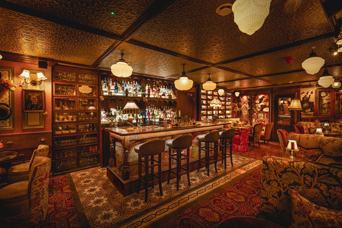 Huzzah! The doors to Mr Fogg's Hat Tavern & Gin Club are now open on Soho's Great Chapel Street. Pop in for beers, ales and expertly crafted cocktails on the ground floor Hat Tavern, or book a table for a gin or two in the Gin Club below🍻 🍸 #newopening #launch #soho