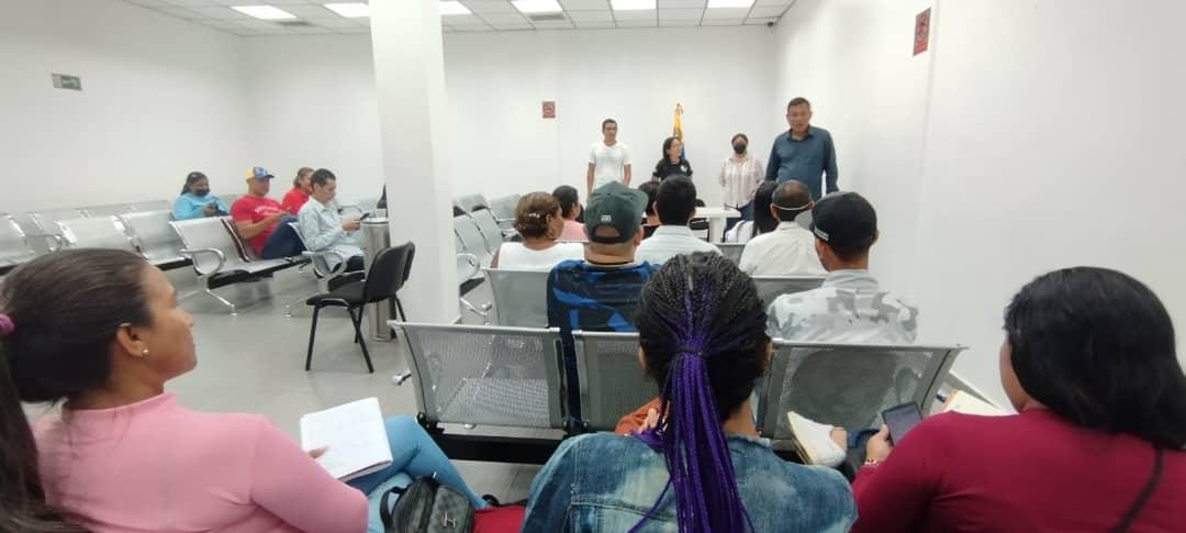 #EnFoto 📸 Encuentro de #SomosCCLAPNuevaEsparta con el acompañamiento de los camaradas del <a href="/PSUV_NE/">PSUV NUEVA ESPARTA</a> <a href="/freddyjserrano/">Freddy Serrano</a>, Ondrus Omaña <a href="/ondrusor/">ondrus omaña</a>, Gioana Rodríguez y <a href="/LuisandelLopez/">Luisandel López</a>

<a href="/NicolasMaduro/">Nicolás Maduro</a>
<a href="/dcabellor/">Diosdado Cabello R</a>
<a href="/LealTelleria/">M/G Carlos Leal Tellería</a>
<a href="/MinAlimenVen/">minalimentacion_ve</a>
<a href="/PartidoPSUV/">PSUV</a>
#ComunicarEsVencer 
#LaPoesiaNosUne