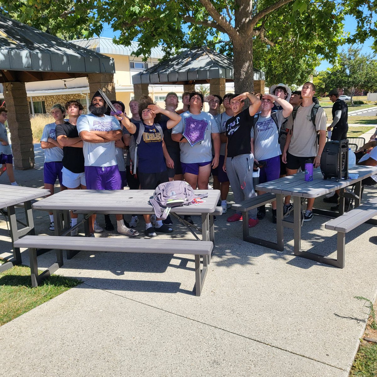 chrisrpj's tweet photo. Thank you @AY_BILT and Cal Lutheran for hosting our football camp! Words cannot describe how much this camp brought me, my teammates, and my coaches together. Memories that will last forever. Came up the mountain as Knights, came down the mountain as family!! #jUSt #Family https://t.co/XycgAASpJc