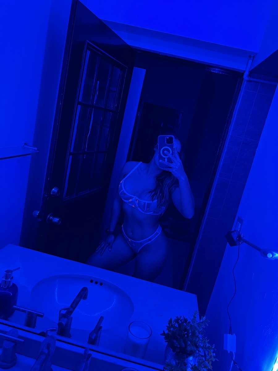 Viernes de quincena, ¿quién en Apodaca que pase por mi al trabajo? Salgo 6:30pm y le regalo un llaverito lindo para sus llaves.🥰😍🔥🙈 Los quiero.