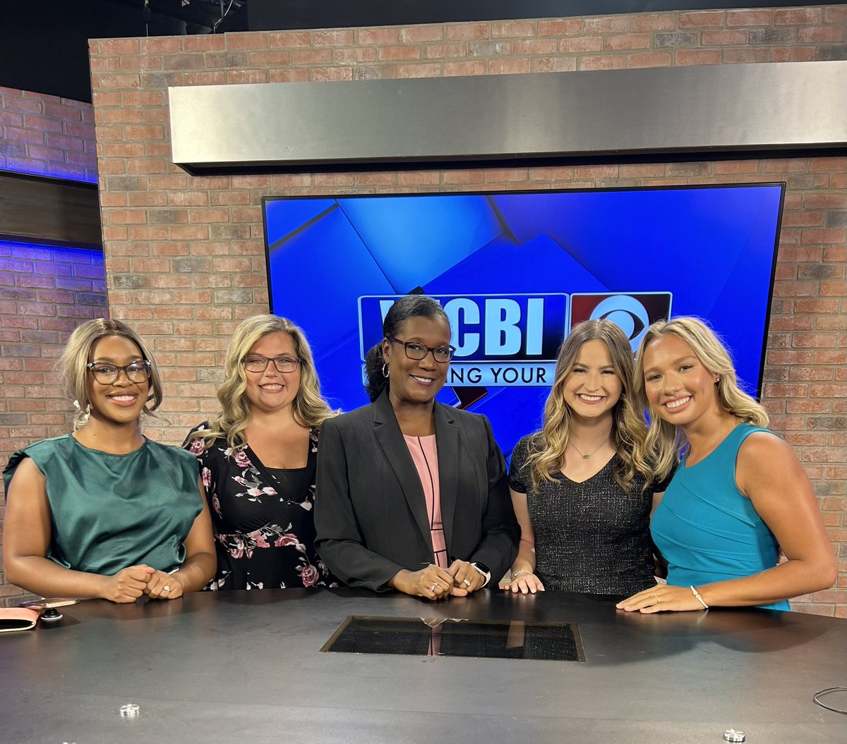 AundreaSelf's tweet photo. Our Tuesday night #WCBI newscast.
Queens. πΈπ½πΈπΌ https://t.co/QRQM2Oz0LG