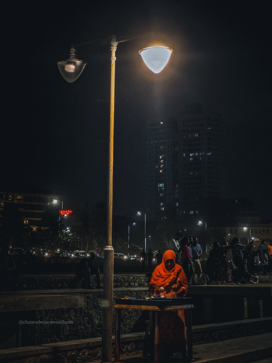 Chamod_CK99's tweet photo. The Woman in Red..... ♥️

#mobilephotography #nightphotography #nightlife #streetphotography #portraitphotography #lifestyle #red  #SriLanka https://t.co/0nM4fY7uco