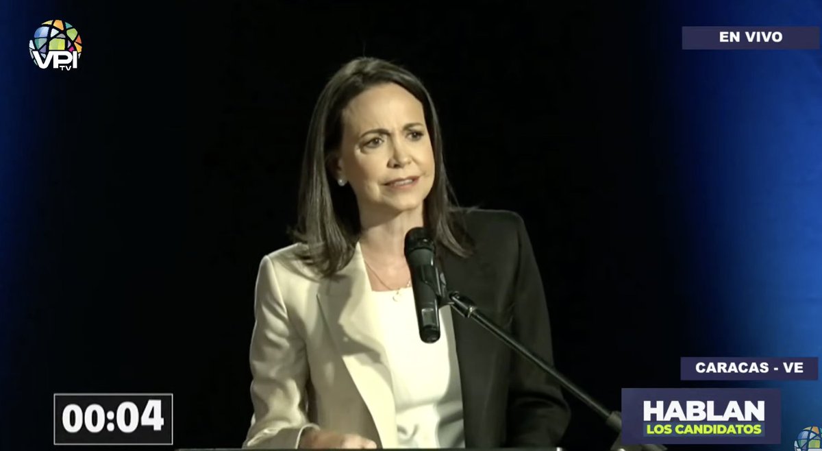 OrlvndoA's tweet photo. Preguntan a los candidatos: si los inhabilitan, ¿alguién los sucede?

La respuesta de María Corina Machado es clara: el régimen no va a elegir a su contrincante y el poder lo tiene la gente.

Punto. https://t.co/3z5KO6m4zd