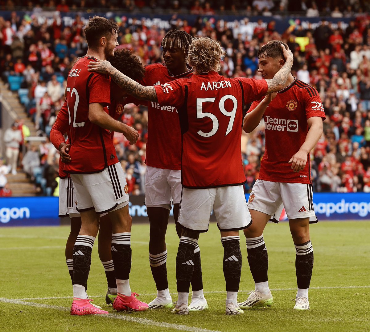ManUtd's tweet photo. This one’s for the #MUAcademy ❤️

#MUFC https://t.co/QZdq5GzY0B