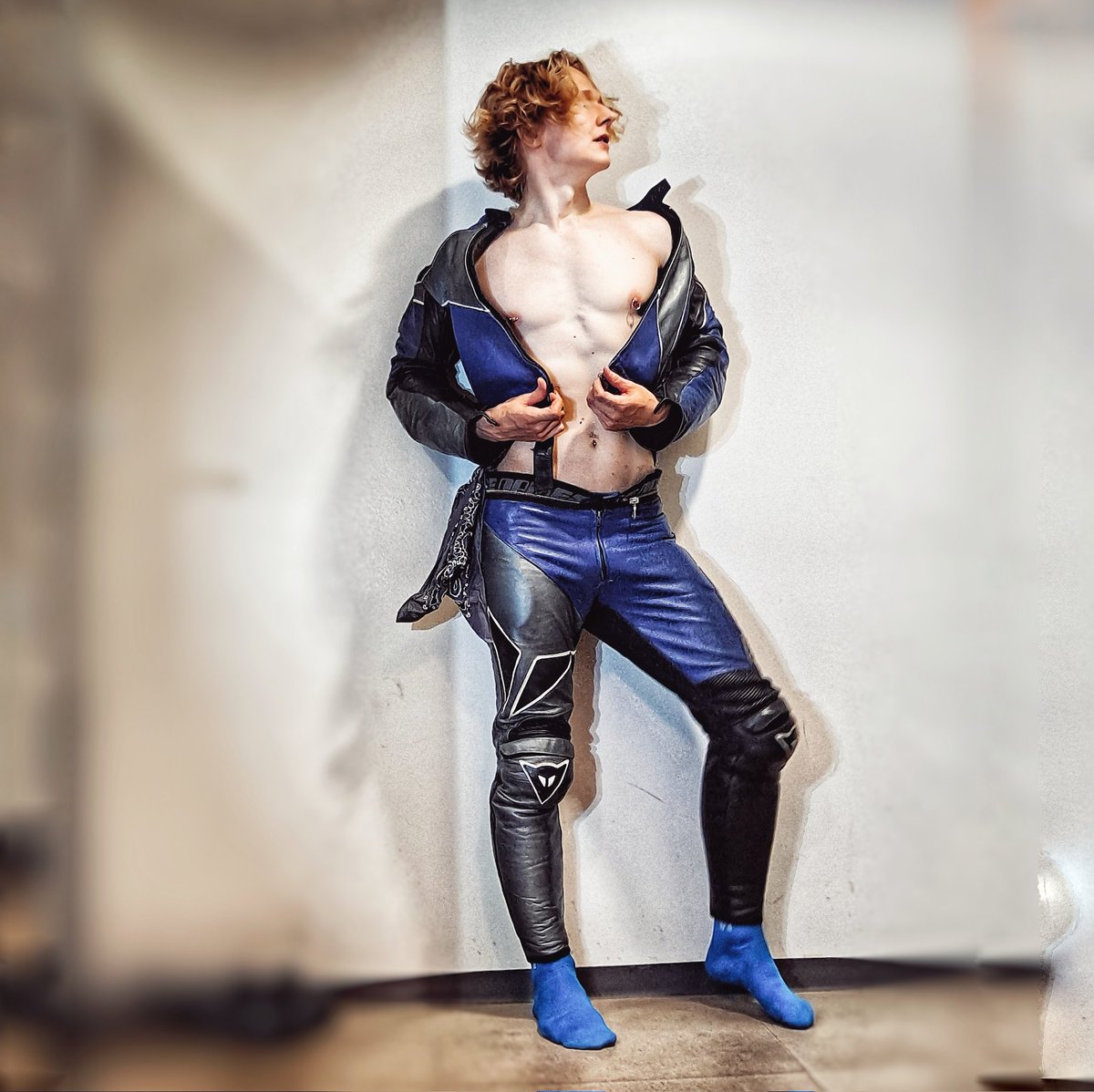 CupidFallen's tweet photo. Come into my world, and take a ride on my sword.
What you've truly been, don your leather-bound skin https://t.co/iJEiYh7q5v