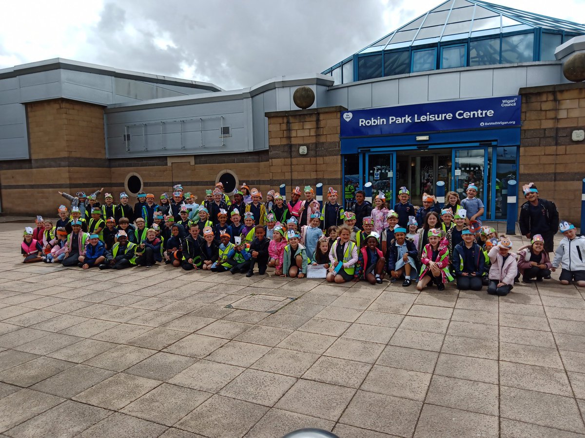 Miss Taylor tweet media