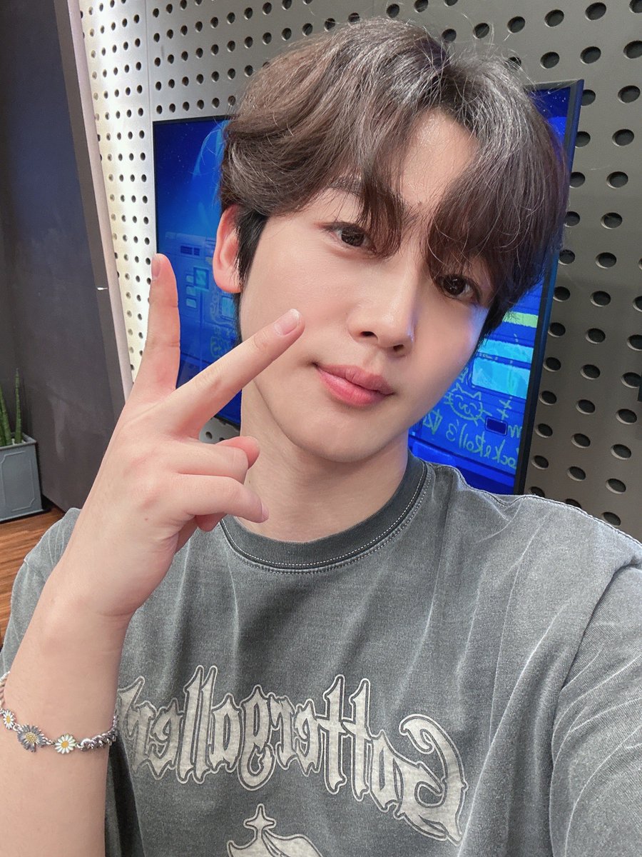 언제 들어도 달콤하지만 새벽에 들으면 달콤함이 배가 되는 목소리 욯디🍭
요하니랑 늦은 시간까지 함께해주셔서 감사합니다 잘자요🌕

#위아이 #WEi 
#김요한 #KIMYOHAN 
#Eternally #질주 #OVERDRIVE