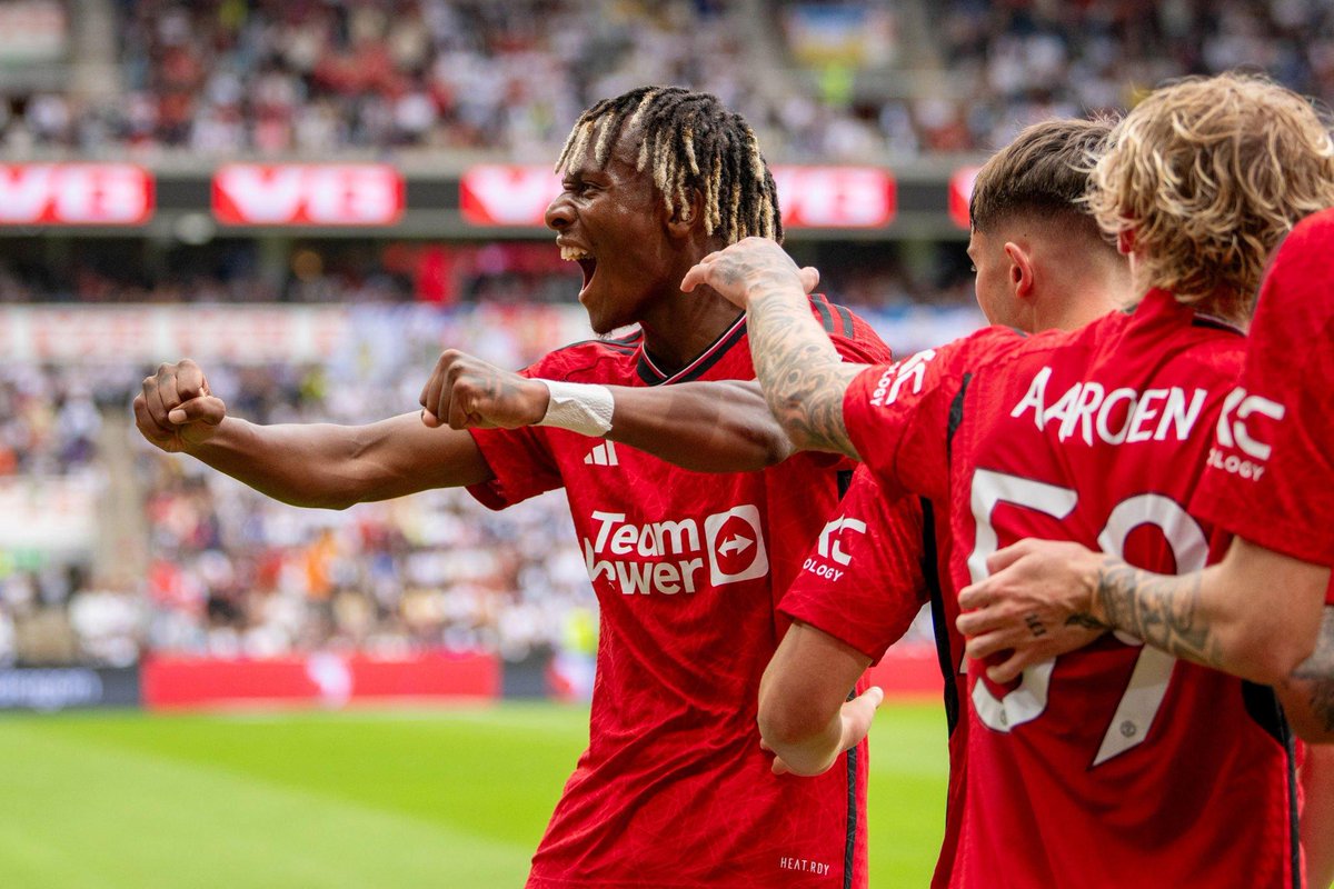 manutd_world's tweet image. Noam Emeran: “Pemain muda ikut dalam tim untuk mengambil pengalaman. Senang bermain di stadion yang dipenuho penggemar. Saya tidak memiliki target pribadi, saya hanya ingin bermain sesering mungkin dan mengambil apa yang diberikan pada saya."

#PostMatchReaction
#MUNLEE #PraMusim