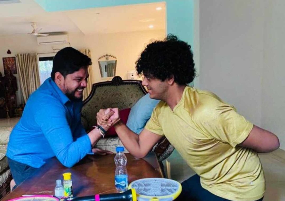 DeepakSinghLo20's tweet photo. Happy birthday Himanshu babu many more happy returns of the day 🌺🌹🌷🌸💐🎂🎂👍 https://t.co/BjDjCRgp9d