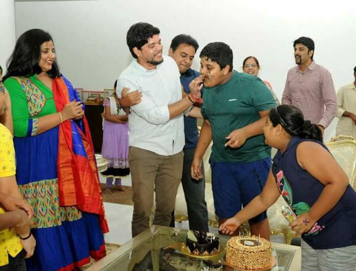 DeepakSinghLo20's tweet photo. Happy birthday Himanshu babu many more happy returns of the day 🌺🌹🌷🌸💐🎂🎂👍 https://t.co/BjDjCRgp9d