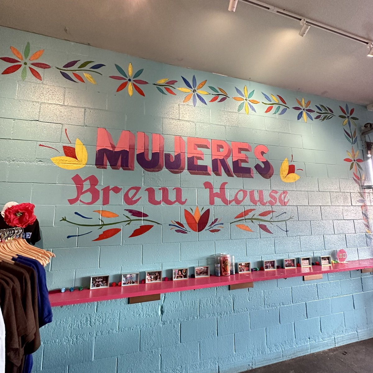 V_I_C_T_O_R___'s tweet image. Our team had the honor to be in the presence of so many Super Chingonas 💪🏽(as @anarey puts it) earlier this week to celebrate the 4th anniversary of #LatinaGeeks day in the City of #SanDiego at the Latina owned and empowered Mujeres Brew House 🍺