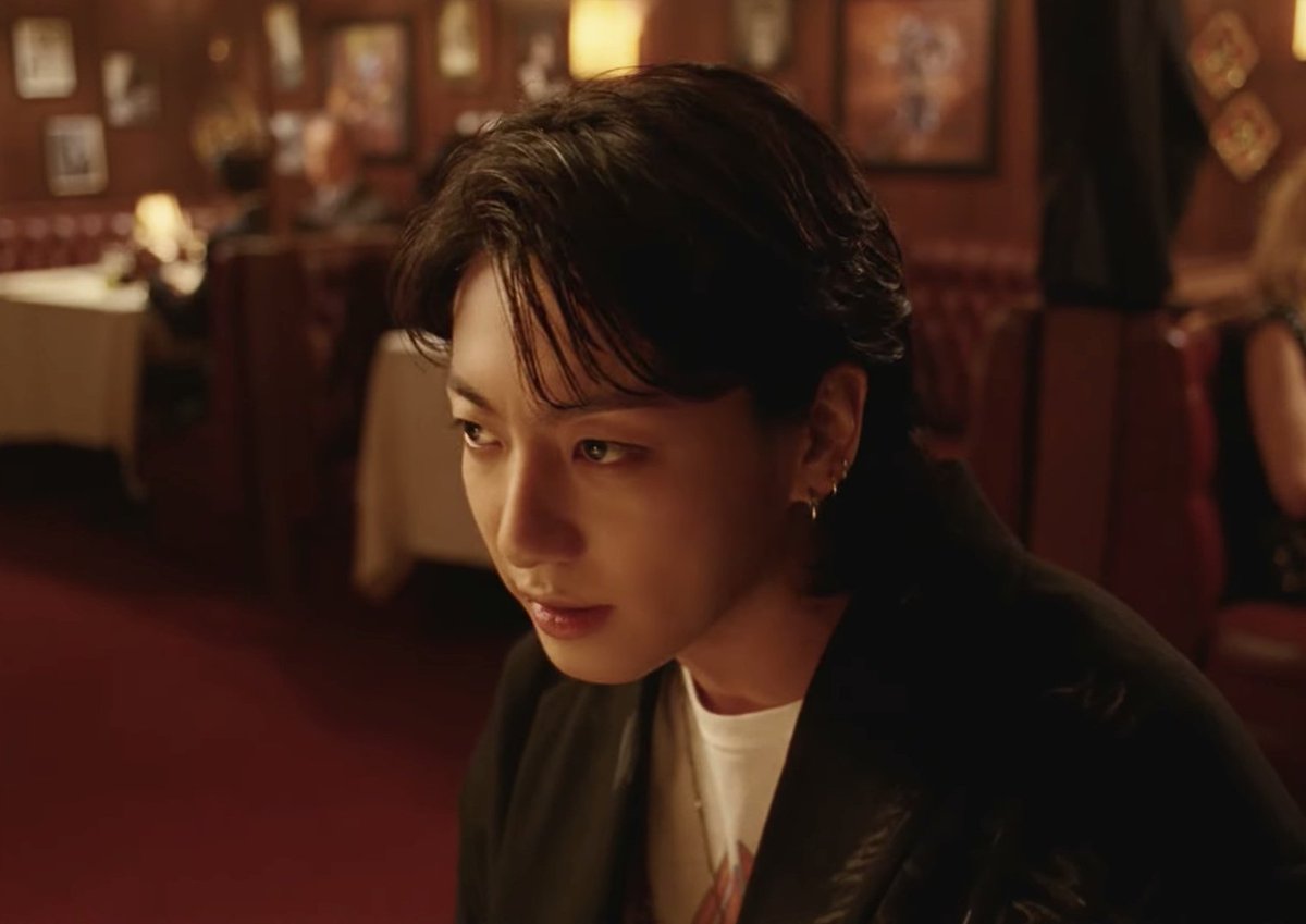 Army making fake funny convo btween jungkook &amp; sohee from Seven MV teaser 😭😭

A hilarious Thread: 🧵