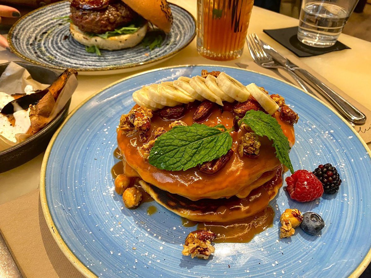 A085222's tweet photo. Enjoy a delicious hamburger. https://t.co/Ig8gpkYGuu