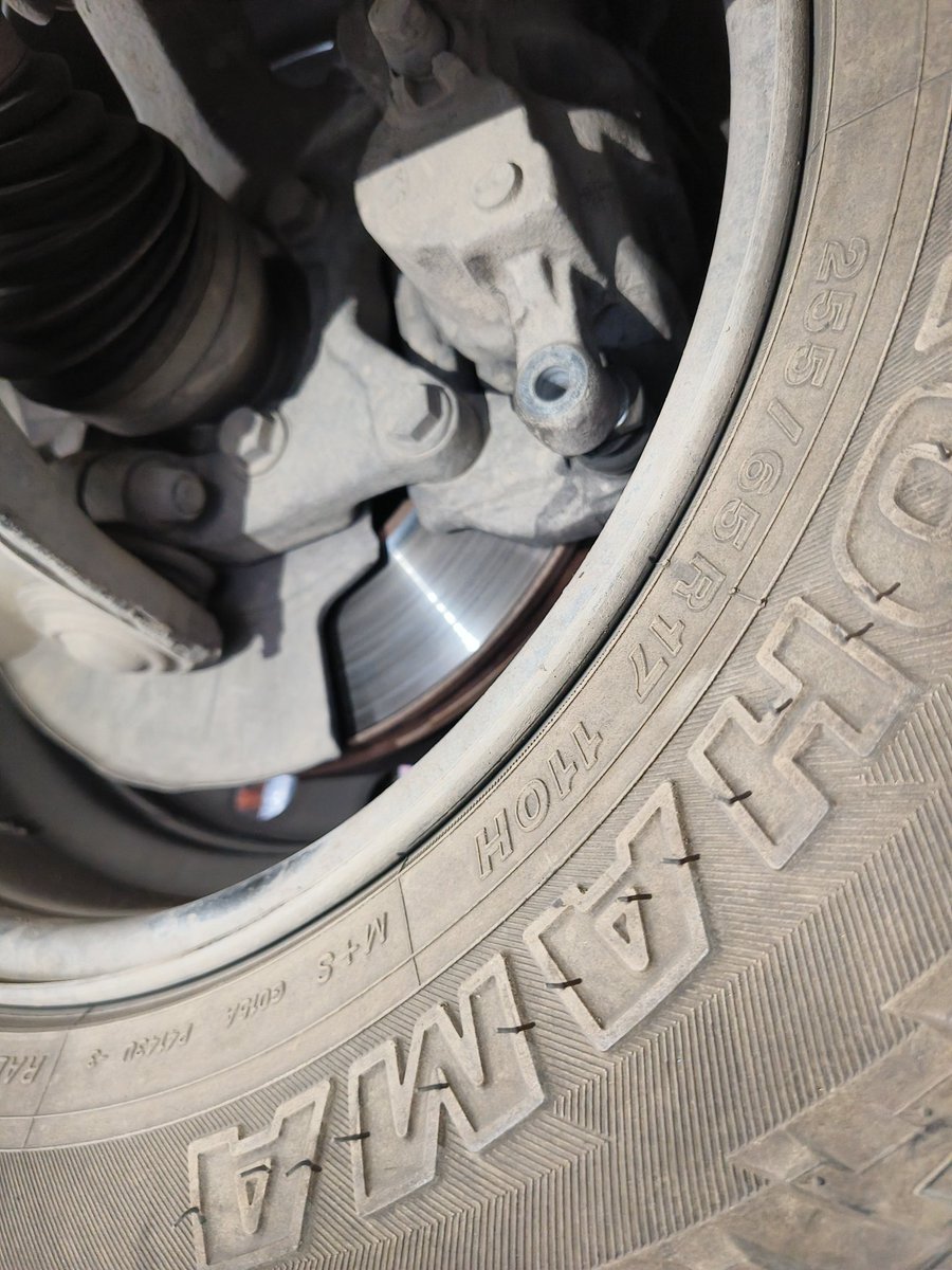ramitgarg29's tweet photo. Worst service experience in Mahindra Harbir Auto ,Chandigarh. On the next day of car service I faced the issue you can see in below image. Very careless attitude as they forgot to tight or fix the bolt. It may cause serious accident while travelling. @anandmahindra @18002096006 https://t.co/OBEzF8gR3E