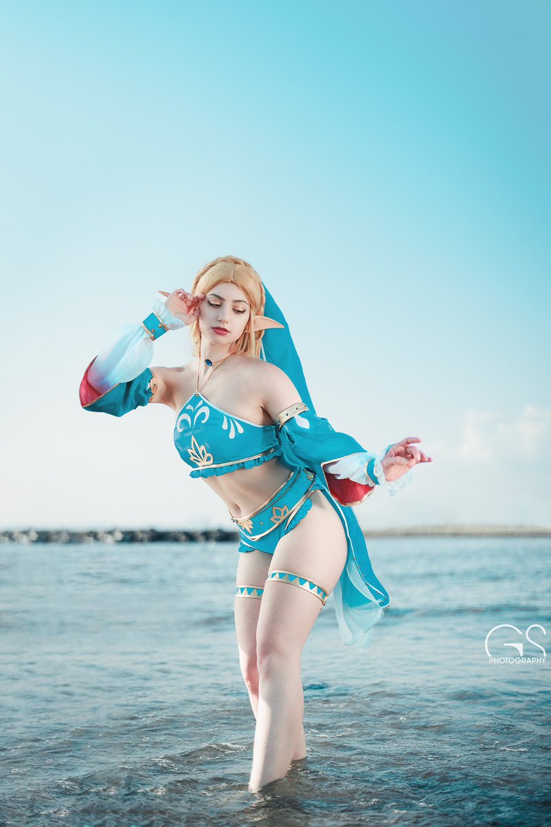 Leaving for Rimini Comics tomorrow 💖

Can’t wait to take more summer photos! 🌸
Costume made by <a href="/CosplayOdango/">Odango&cosplay</a> 
Photo taken by Giulia Sugar.

#zelda #TearsOfTheKingdom #TheLegendOfZelda