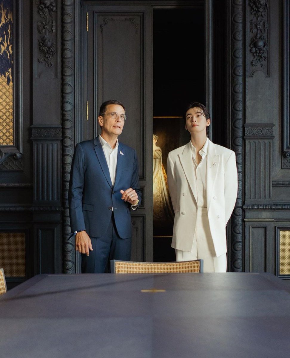 eunwo_o_ca's tweet photo. Join me as I make my first visit to #Chaumet's historical #12Vendôme in Paris and experience the art of Parisian jewellery merging with music artistry.

#차은우 #CHAEUNWOO 
#车银优 #아스트로 #ASTRO https://t.co/IhS6GTbLLT