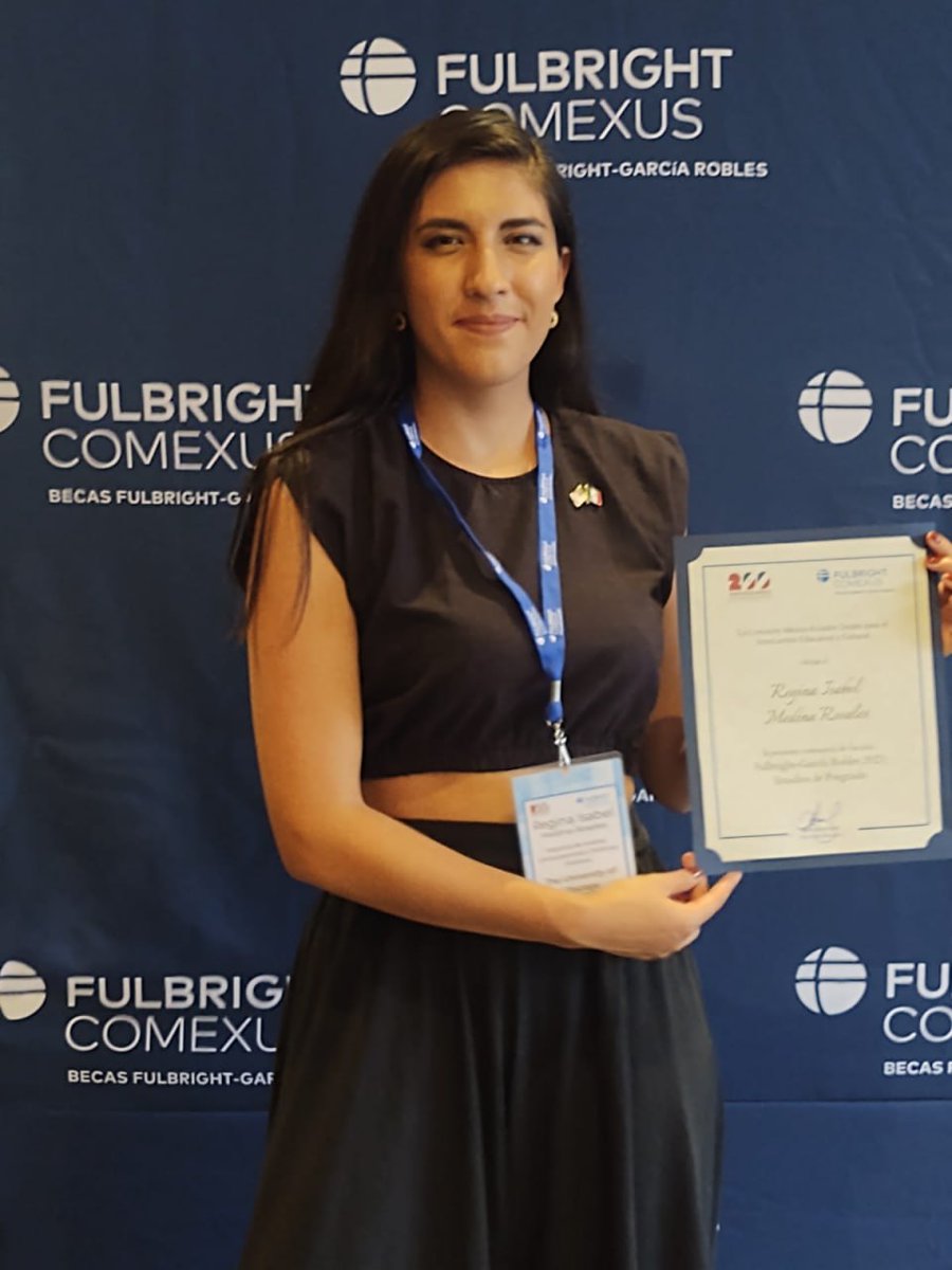 CIDE_LPP's tweet photo. #EgresadasLPP 
Regina Isabel Medina Rosales, de la generación 
2016 –2020, ganó la beca Fulbright – García Robles 2023 para estudiar la Maestría de Análisis Computacional y Políticas Públicas en la Universidad de Chicago. 
¡Muchas felicidades, Regina!
#OrgulloLPP
#CIDE_RC https://t.co/rZWi4w1oB7
