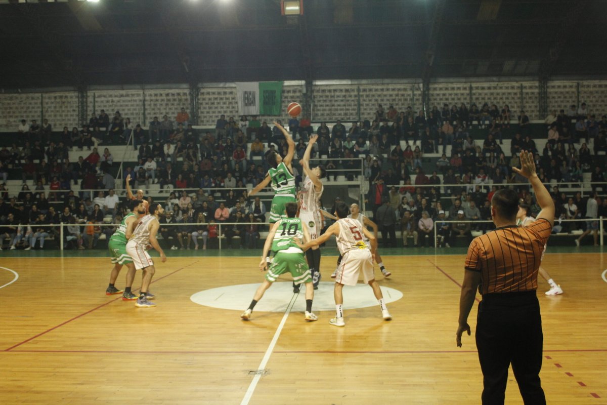 AbrChaco's tweet photo. En un juego correspondiente al segundo punto de la serie final al mejor de cinco juegos, el “Bólido Verde” venció, en un cotejo muy parejo, a Don Bosco por 89 a 85. Gran marco de público y un gran comportamiento de ambas parcialidades.

https://t.co/PSU98a5H15 https://t.co/ASNCcPKyhi