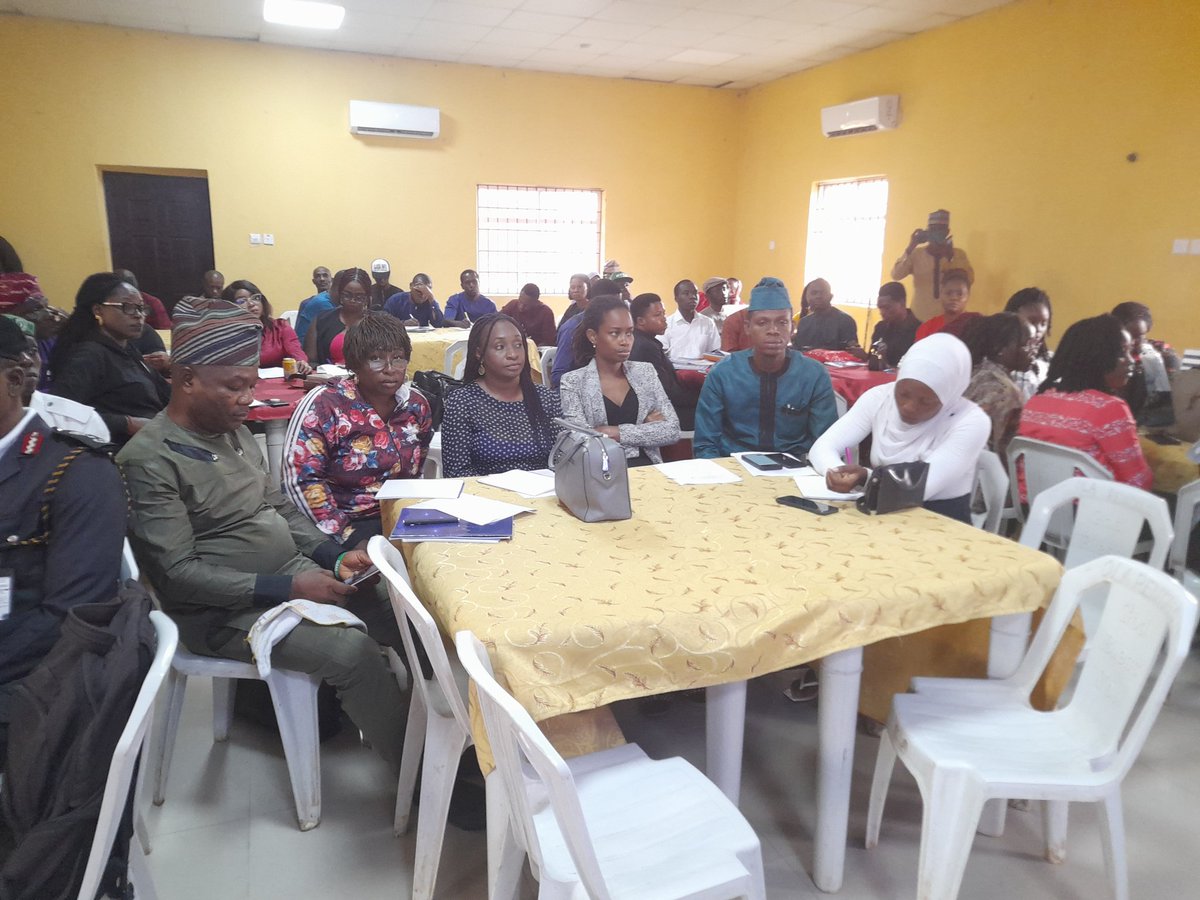 DynamicYouth7's tweet photo. Day 2 of the Stakeholders meeting on the review of Lagos State Youth Policy. Delegates are well represented at the forum. 

Our recommendations on key issues that affect young people in the state will be presented during the interactive sessions. Thanks to our Gov. @jidesanwoolu https://t.co/ZRCoZUEaPw
