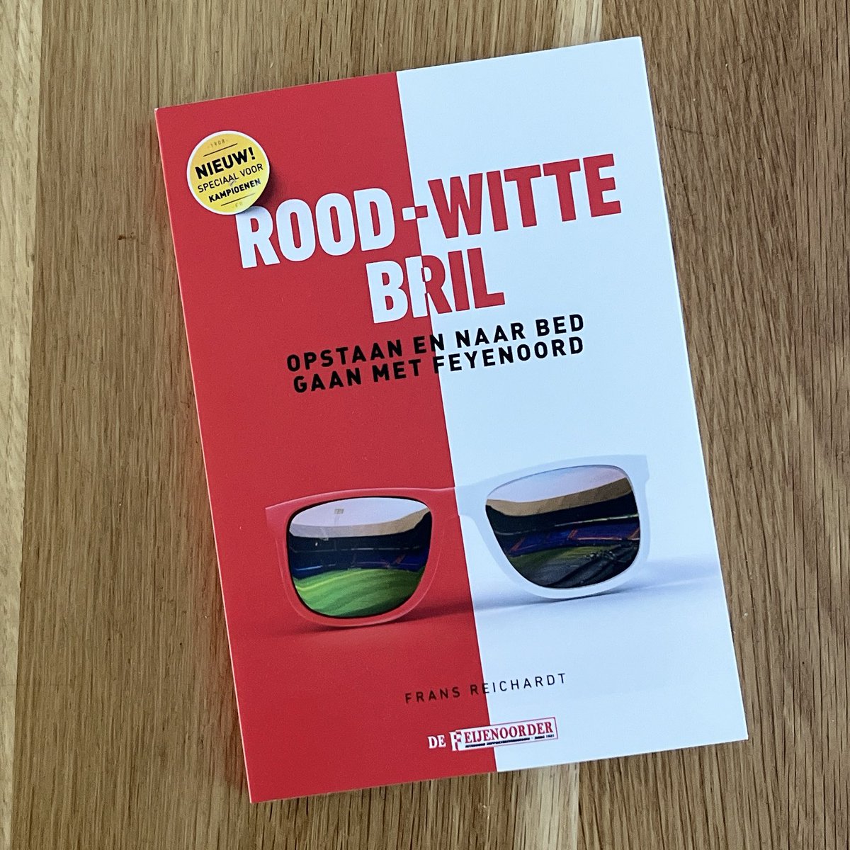 Vandaag een jaar geleden publiceerde <a href="/1908nl/">𝟭𝟵𝟬𝟴.𝗻𝗹</a> mijn eerste #column. 
Om dit te vieren, verloot ik drie exemplaren van mijn nieuwste boek ‘ROOD-WITTE BRIL - opstaan en naar bed gaan met #Feyenoord’.
Retweet dit bericht en je maakt kans op een gratis exemplaar. GO!