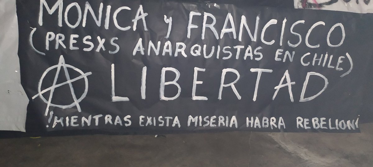 esclamor's tweet photo. Estamos con vosotrxs #MonicaCaballero y #FranciscoSolar!! 
🖤🏴👊 https://t.co/8rAnqCxitr