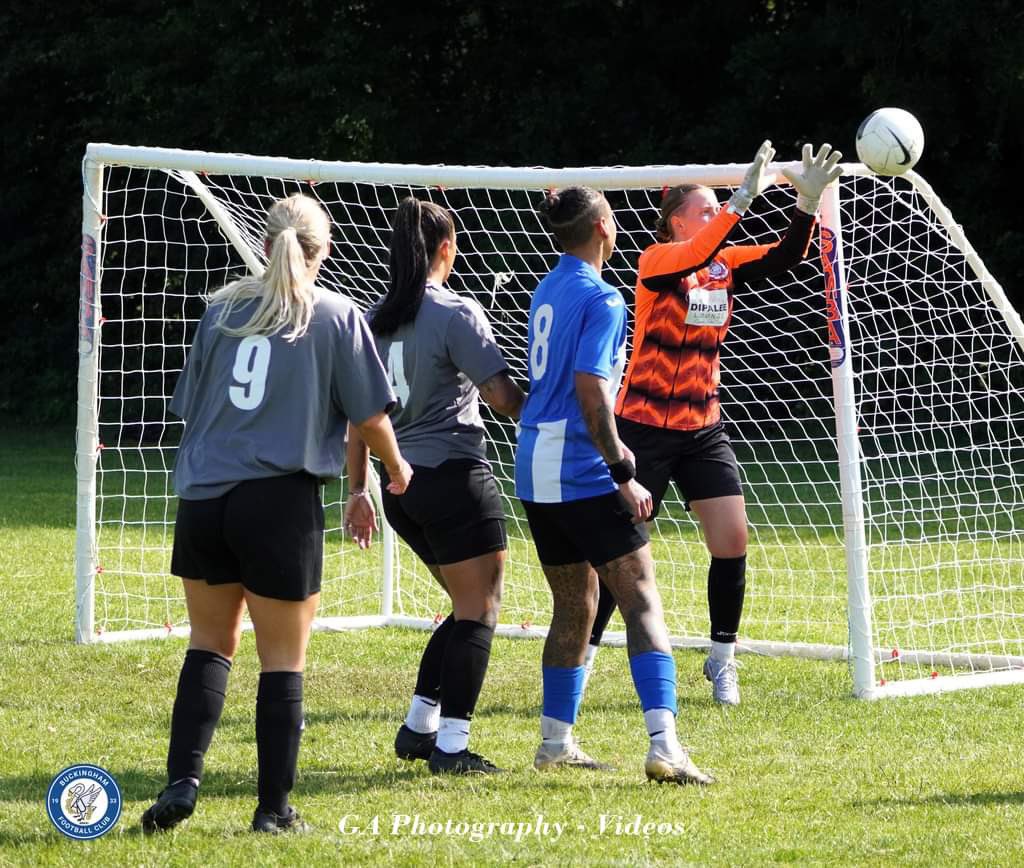 Isobel645's tweet photo. Can’t wait to get started with this team @thebuckinghamfc ⚽️🤝🏼 https://t.co/CMgT8se4iE