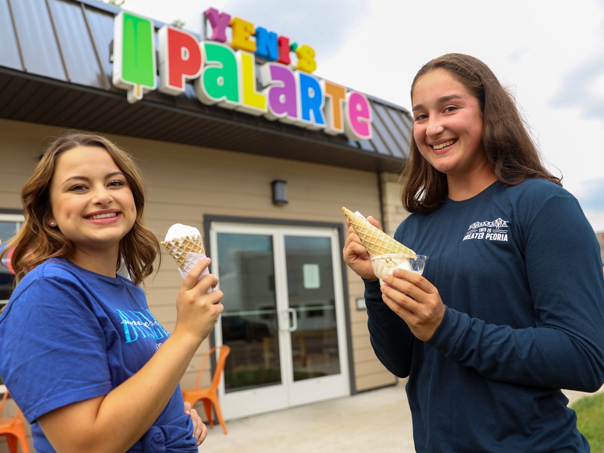 bradleyu's tweet photo. Students are having a #PurelyPeoriaSummer thanks to our friends at @DiscoverPeoria 😎☀️ Camryn &amp; Anna went to Yeni’s Palarte after reading about their unique ice cream flavors here: https://t.co/FItzqe93Ar 
Visit Discover Peoria for inspiration &amp; start your #PurelyPeoriaSummer! https://t.co/oqn7E9mFnC