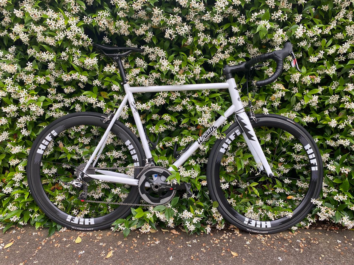 amayer_'s tweet photo. @vanschneider Super nice velostable! That SL7 🤌

I went from road race flatlanding when I lived in Chicago to selling my custom steel road bike and becoming a gravel maximalist when we moved west. I'm really enjoying stringing together road, gravel and MTB singletrack on the same ride! https://t.co/M9GR1LHvR5