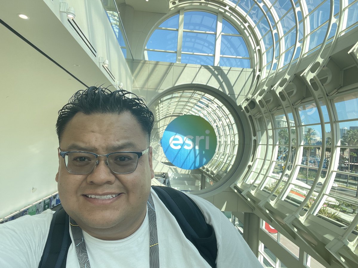 Angel_Ruiz_5's tweet photo. Grateful for the opportunity of being here. @EsriUC #2023 #UC #SanDiego #GIS #MappingSocialJustice https://t.co/8Bfw8iCnAO