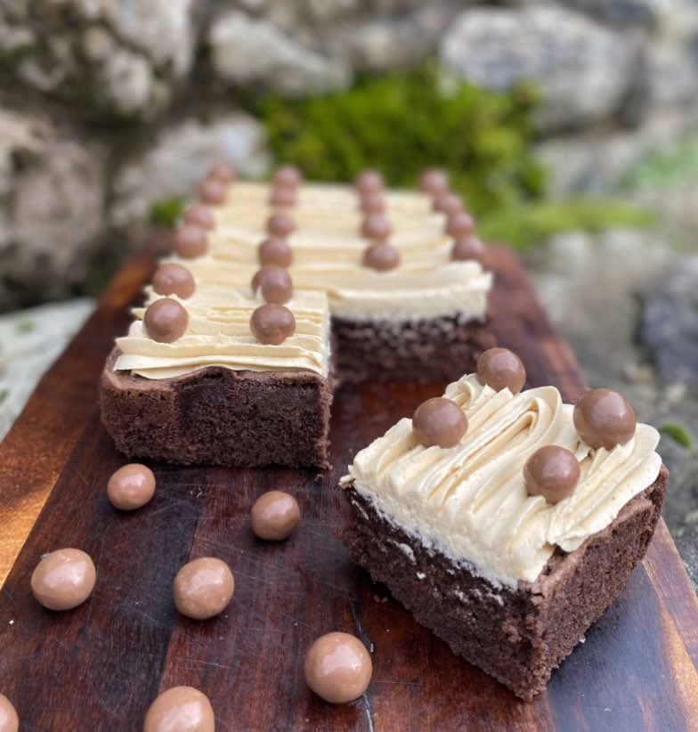 🩵 Malted Chocolate Traybake 🩵 Everyone that knows me will be aware that I love Maltesers and Horlicks so a bake that uses both is a must for me!
sarahsslice.co.uk/post/malted-ch…
#sarahsslice #maltesers #maltedmilk  #baking #recipe #foodie  #cakeinspo #bakery #bakerylife #coffeeshop