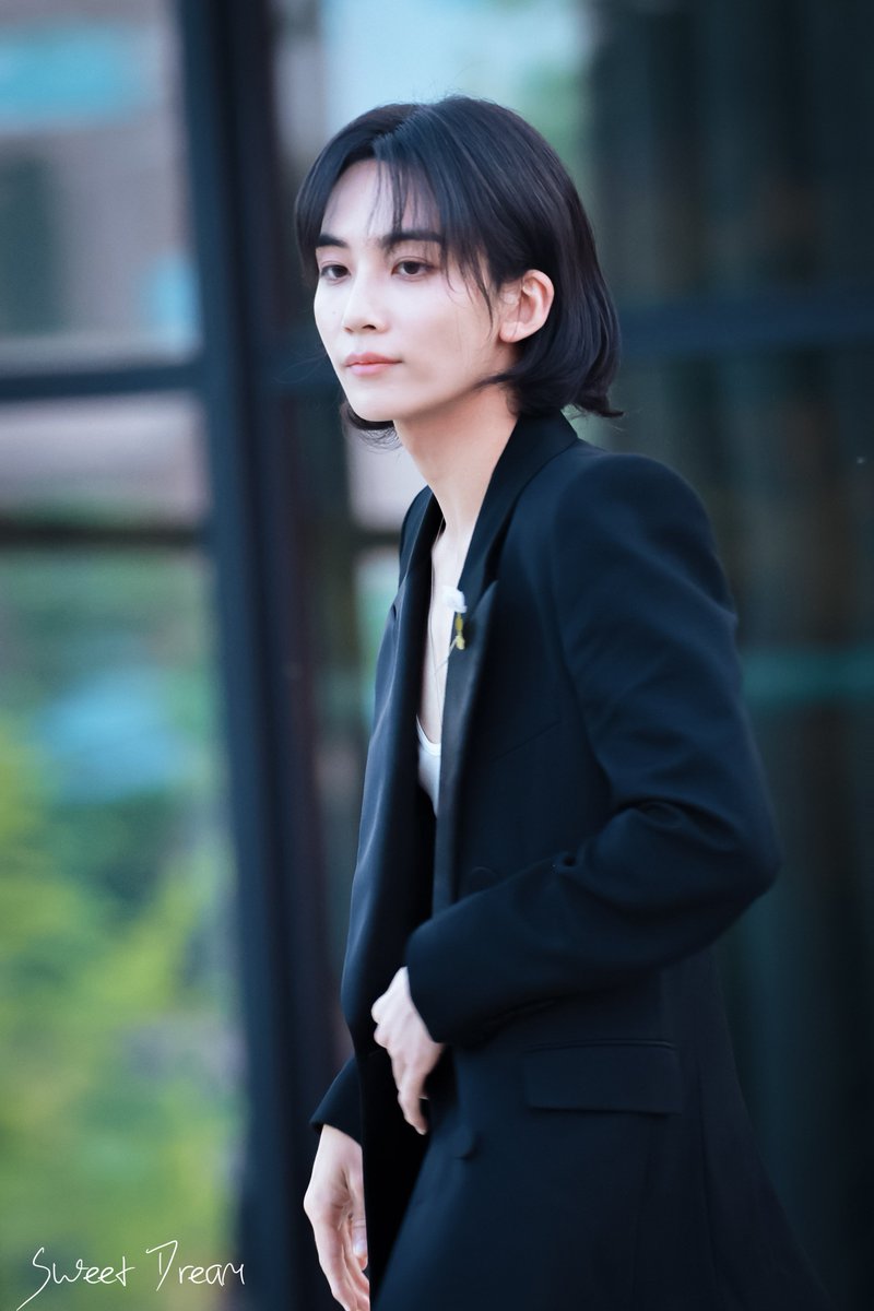 SweetDream_yjh's tweet photo. 20230612 Saint Laurent in Berlin 🇩🇪

To be Continued ^^

#JEONGHANxYSLBERLIN
#세븐틴 #정한 #윤정한 #ジョンハン
#SEVENTEEN #JEONGHAN https://t.co/PIDzK9QHdQ