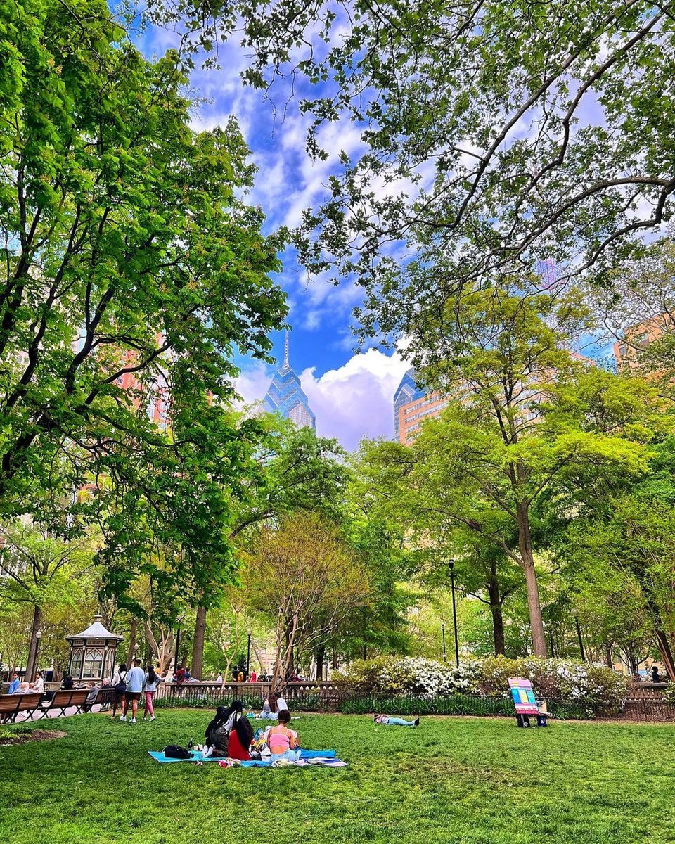 Enter a summer oasis in Rittenhouse Square. 🌳

Learn more about the Rittenhouse neighborhood, known for its green spaces, upscale shopping, charming brownstones, and alfresco dining ➡ bit.ly/3MMezG6

#discoverPHL photo by phillyfeeling