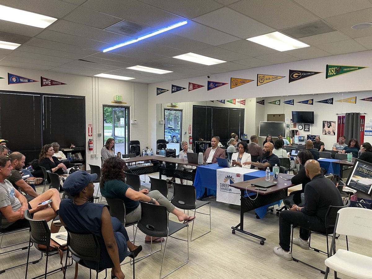 MikeJohnstonCO's tweet photo. Thank you to the more than 1,000 Denverites who joined our transition committee meetings to make your voice heard. 

And we’re not done yet! Check out our schedule and join the rest of our public forums this week: https://t.co/1QrvkL7iqI https://t.co/8GkkbgdEPO
