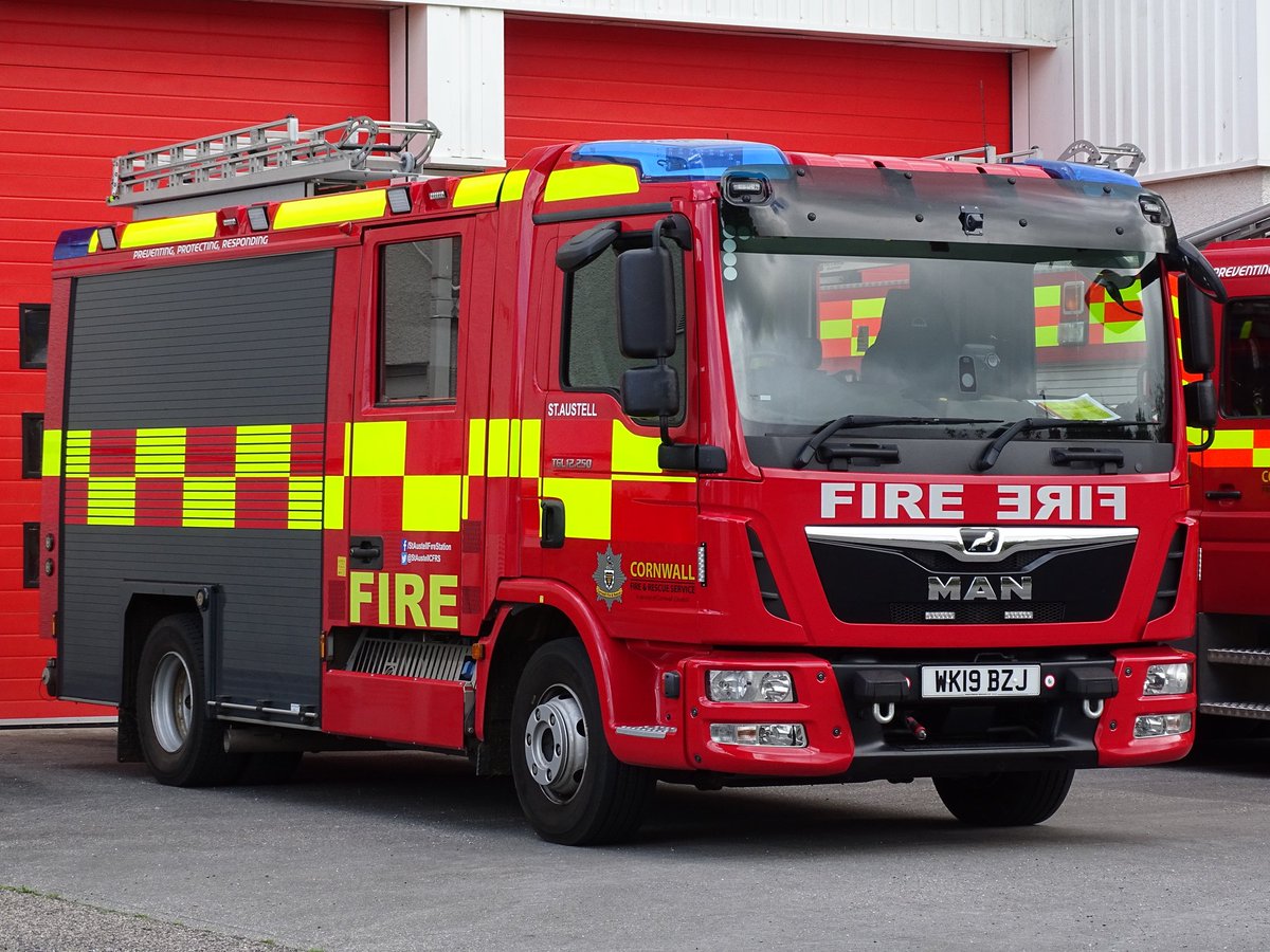 Some more thanks to the crew at <a href="/CornwallFRS/">Cornwall Fire and Rescue Service</a> St Austell Fire Station for letting me get some photos of some of their appliances!
Featured is the wholetime pump running the "Blue" spare appliance (a Mercedes Atego) and the retained MAN TGL pump.