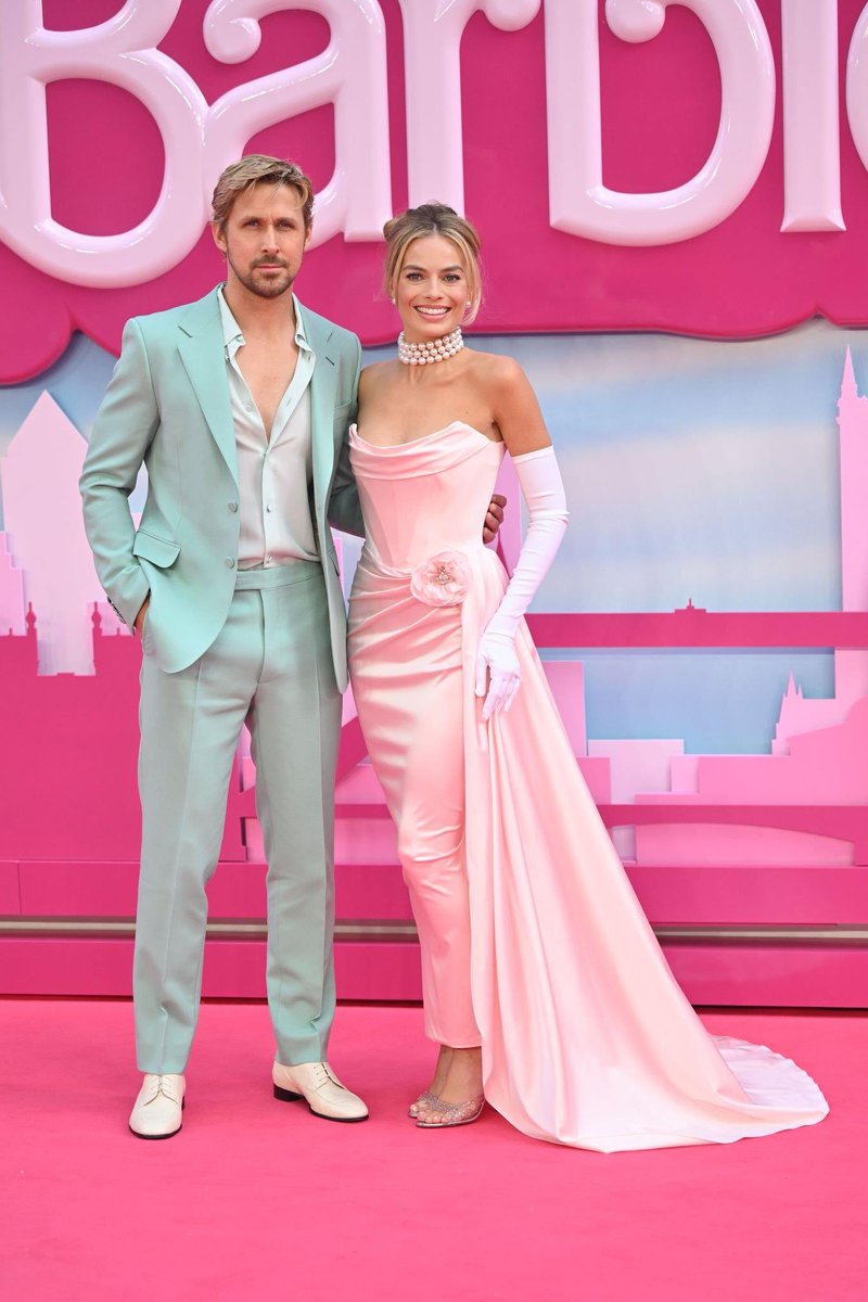 lnfosSeriesFR's tweet photo. #PHOTOS Ryan Gosling et Margot Robbie à l’avant première européenne de #Barbie https://t.co/KAgtswo5iO