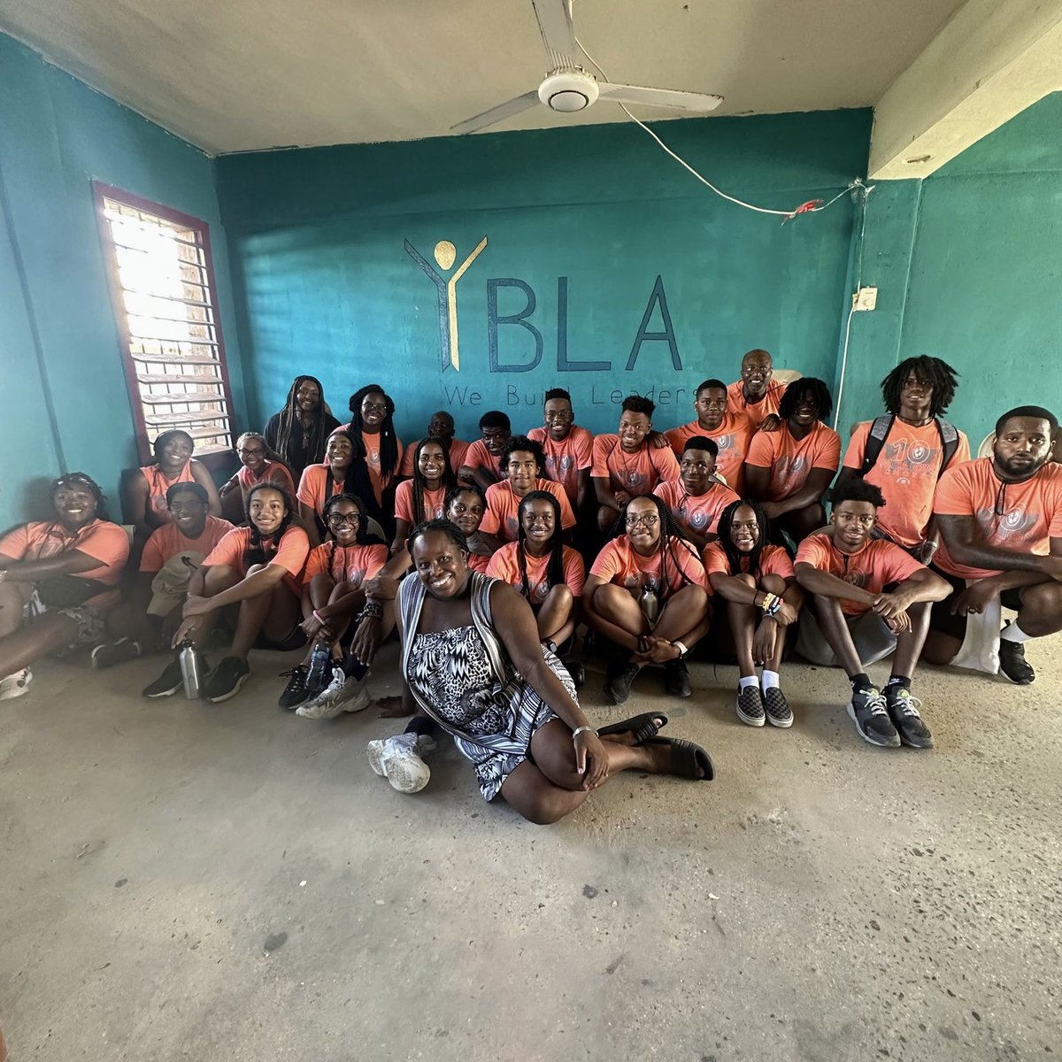 𝗦𝘂𝗺𝗺𝗲𝗿 𝗦𝗲𝗿𝘃𝗶𝗰𝗲 𝗶𝗻 𝗕𝗲𝗹𝗶𝘇𝗲 ✔️

Our final group of Jr. Ambassadors have returned home from their service abroad trip in #Belize. The Ambassadors distributed shoes, served the unsheltered, and aided in the renewal of a local school! 

#YBLA | #WeBuildLeaders