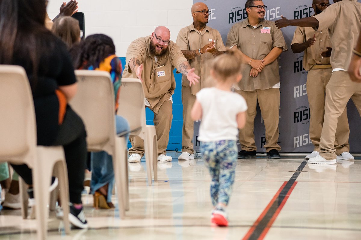SeeUsRise_'s tweet photo. “I started the RISE class to..give my kids a good life and a father to be proud of.” - RISE Program Participant
Learn more about our RISE programs here: https://t.co/49dB2DZvTr
#secondchances #reentry #endmassincarceration #prison #prisonprogram #sentencereform #seeusrisene https://t.co/lXeOleSoCQ