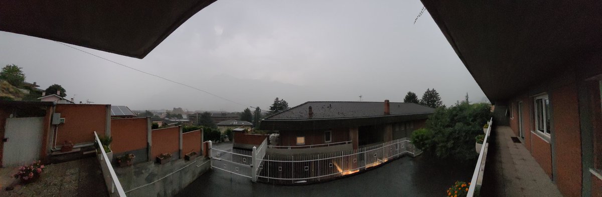 Adelaar76's tweet photo. @Alpenweerman 19:55 begin harde regen https://t.co/dj3bE7cOgR