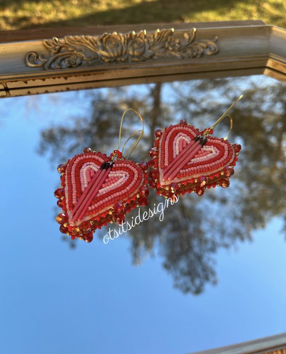 loverebeccaray's tweet image. 🎉🎉 i am offering 10% off select available items right now! 🎉🎉 

just use code: “BDAY2023” at checkout to get a discount on each item you buy!! 

or you can send me a dm to pay by e transfer or pay*pal 🌱 

#beadwork #nativebeadwork #otsitsidesigns