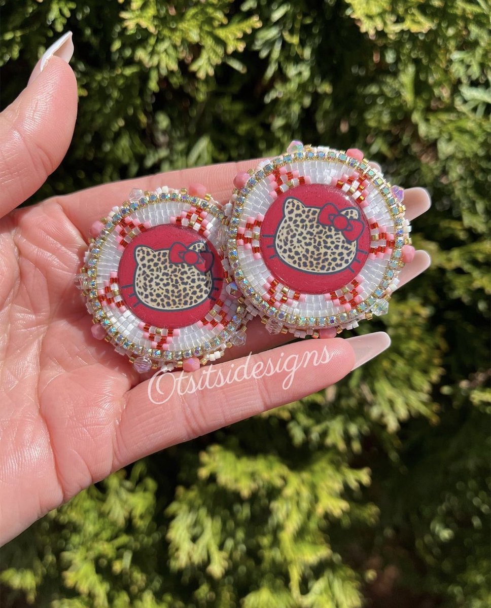 loverebeccaray's tweet image. 🎉🎉 i am offering 10% off select available items right now! 🎉🎉 

just use code: “BDAY2023” at checkout to get a discount on each item you buy!! 

or you can send me a dm to pay by e transfer or pay*pal 🌱 

#beadwork #nativebeadwork #otsitsidesigns
