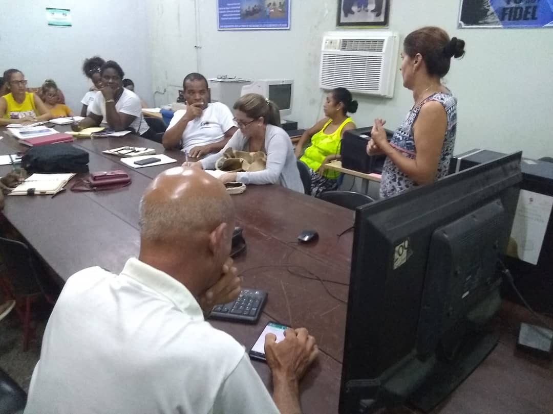 Se capacitan directivos y especialistas de #GestionDocumentalArchivo del municipio de Cienfuegos.
<a href="/ElbaRosaPM/">Elba Rosa</a> <a href="/MarthaFerriol/">Martha Ferriol</a> <a href="/cruz_dayamy/">Dayamy Gonzalez Cruz</a> <a href="/CienfuegosCitma/">Citma Cienfuegos</a> @SotoYarina