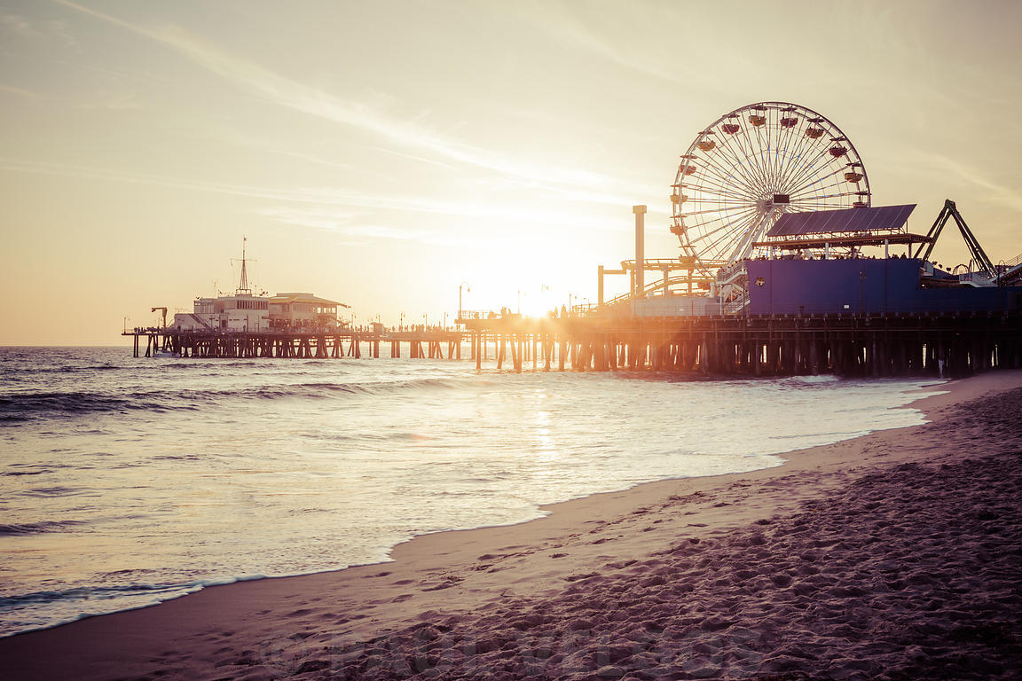 SupportCali's tweet image. 🌊 Hello, Santa Monica Pier! The iconic Ferris wheel, the crashing waves, and the lively atmosphere make this spot a must-visit in California. Soaking up the sun and enjoying the beach vibes. 🎡☀️ 

#SantaMonica #BeachLife