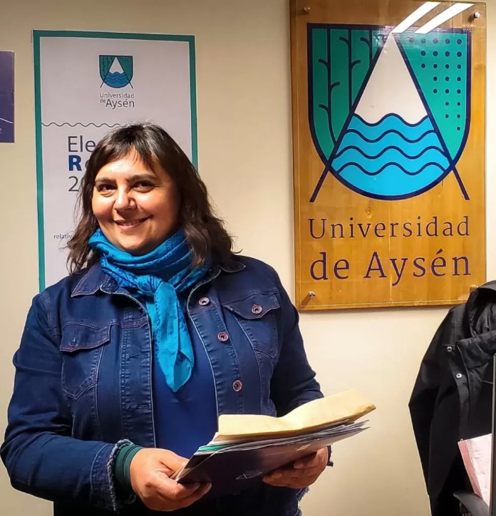 #HOY en <a href="/palabraderadio0/">Palabra de Radio</a> entrevistas con Luperciano Muñoz, alcalde de <a href="/MuniChileChico/">MuniChileChico</a> y Patricia Carrasco candidata a rectora de la <a href="/UdeAysen/">UniversidadAysén</a> Pone #GenialMEDIA desde 16hrs Radio 100.5 fm radiogenial.cl y facebookLIVE #palabraderadio 10 años en el aire